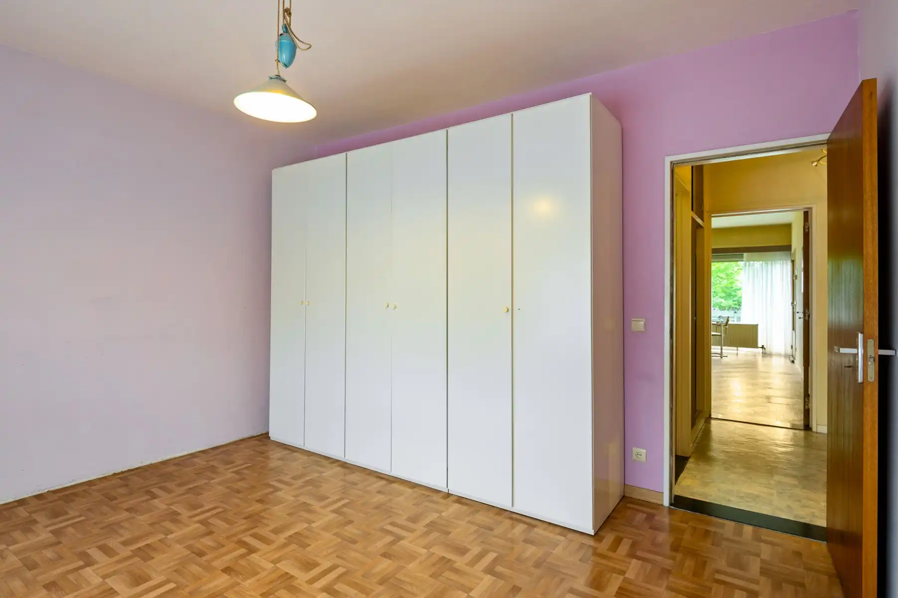 Te renoveren appartement met garage op uitstekende ligging foto 10