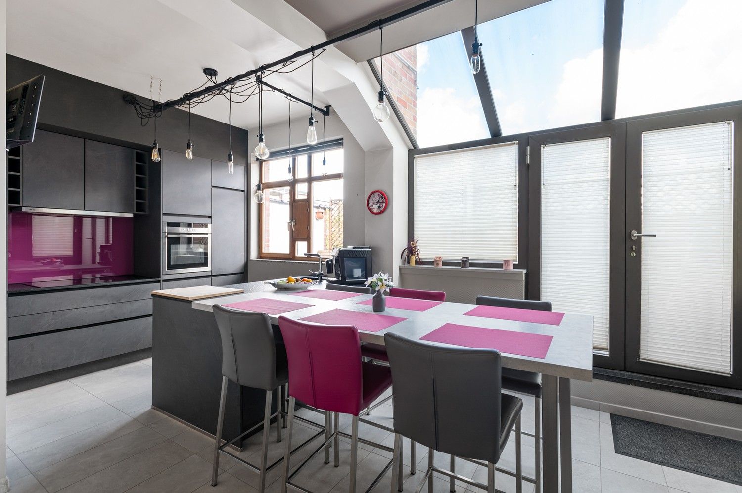 Ruim huis met 3 slaapkamers, tuin en garage te Deurne! foto 10