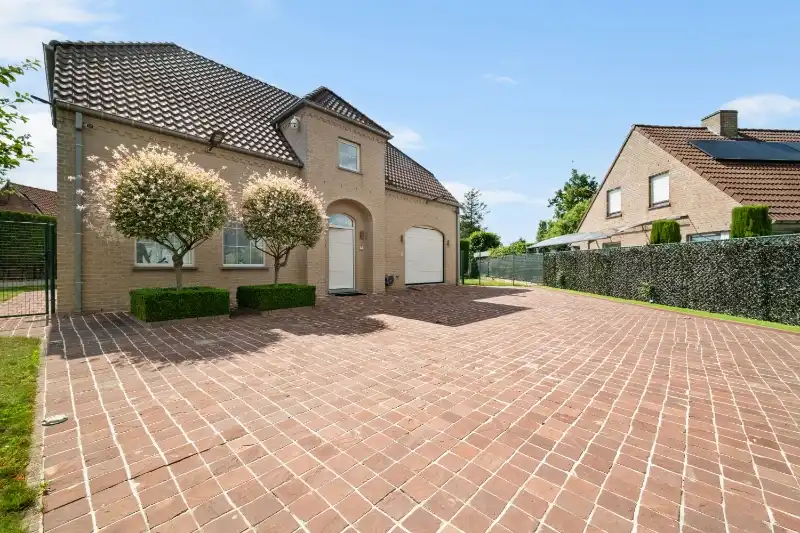 Roeselare- Beitem :  Karaktervolle gezinsvilla met verrassend veel ruimte en hedendaags wooncomfort voorzien van&nbsp; 5 à 6 slpks. foto 6