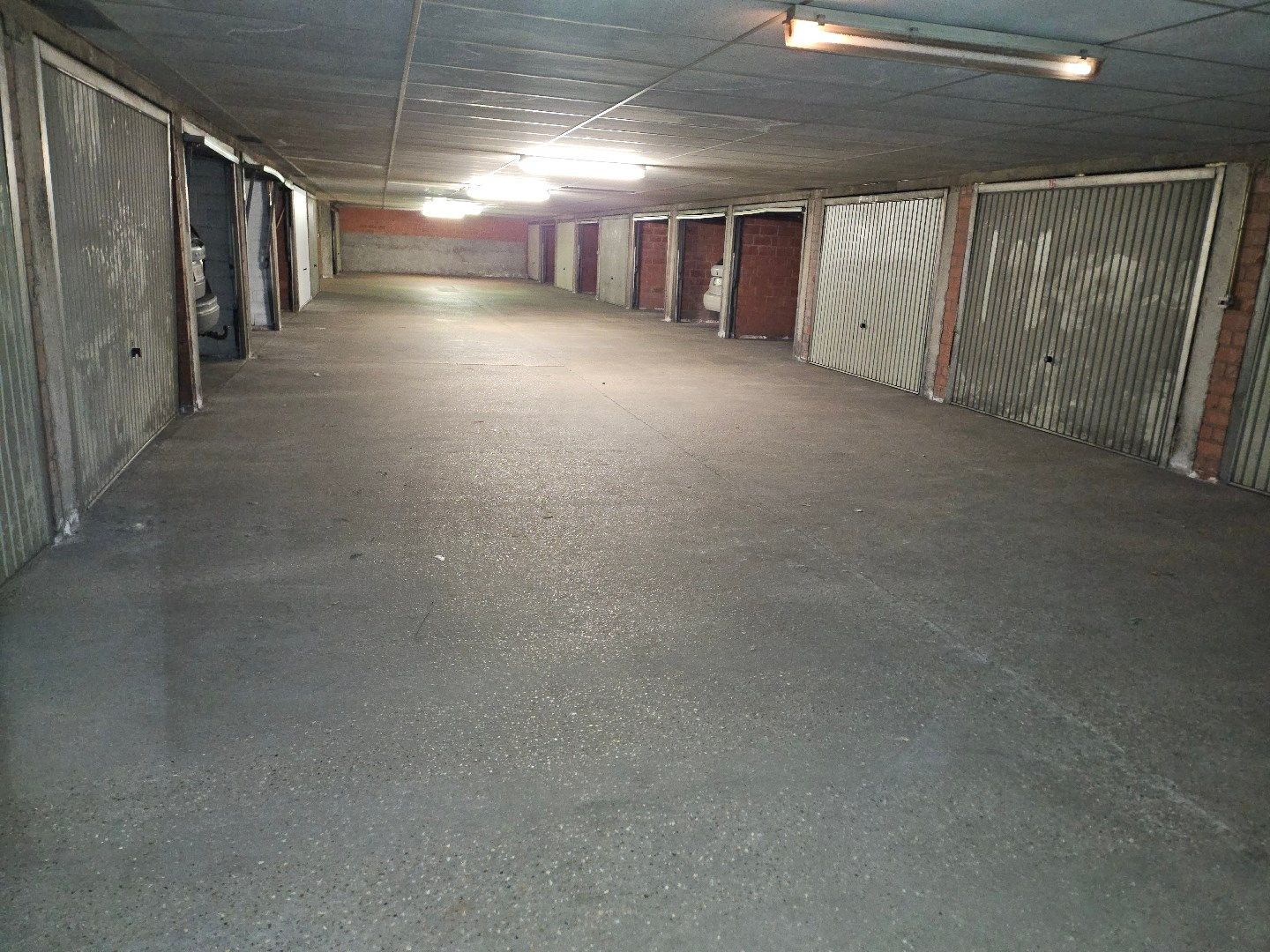 Afgesloten garagebox te koop in hartje Brugge: Muntplein. foto 4