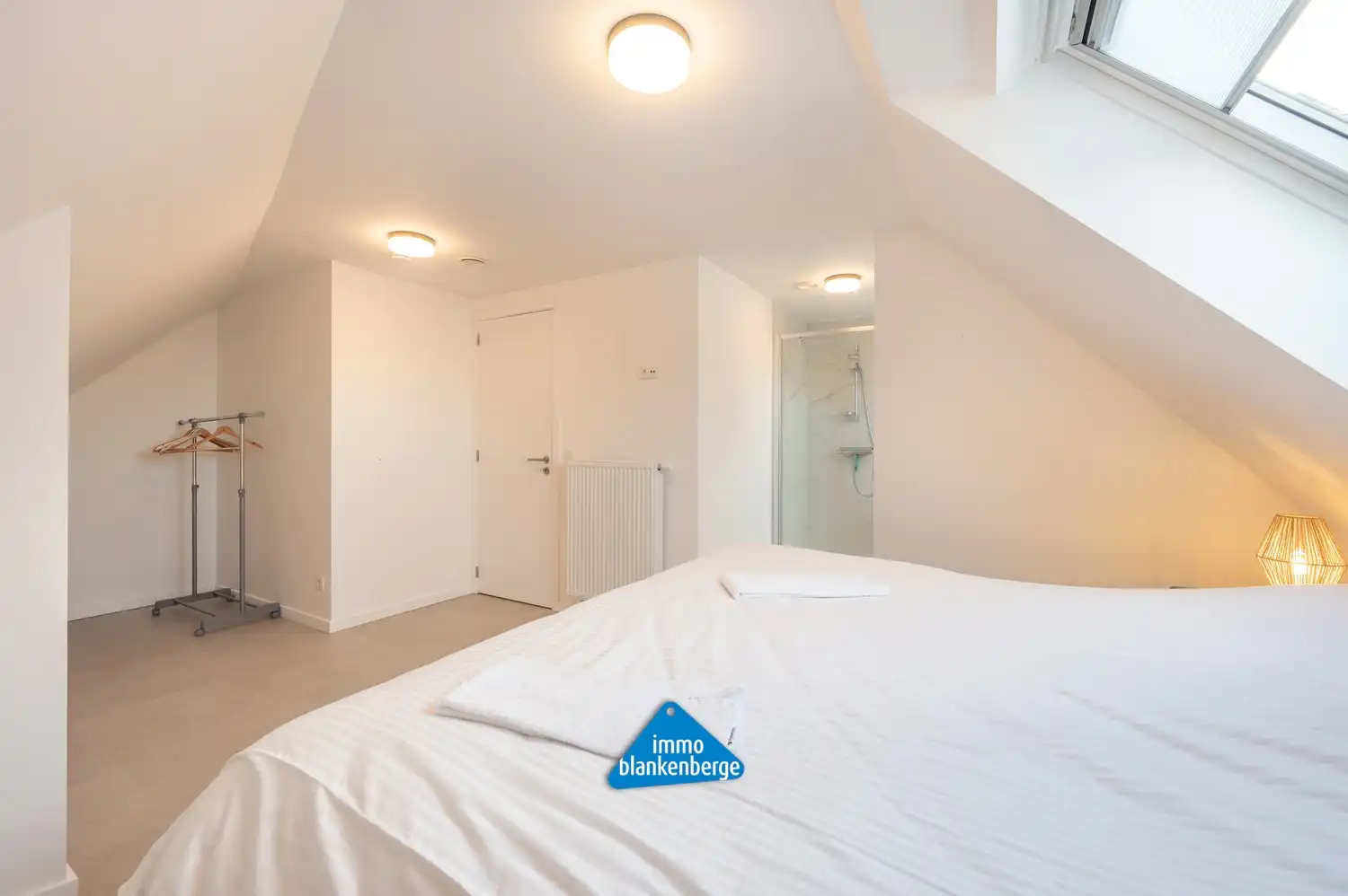 Gemeubelde exclusieve penthouse met garage, twee slaapkamers en terras foto 15