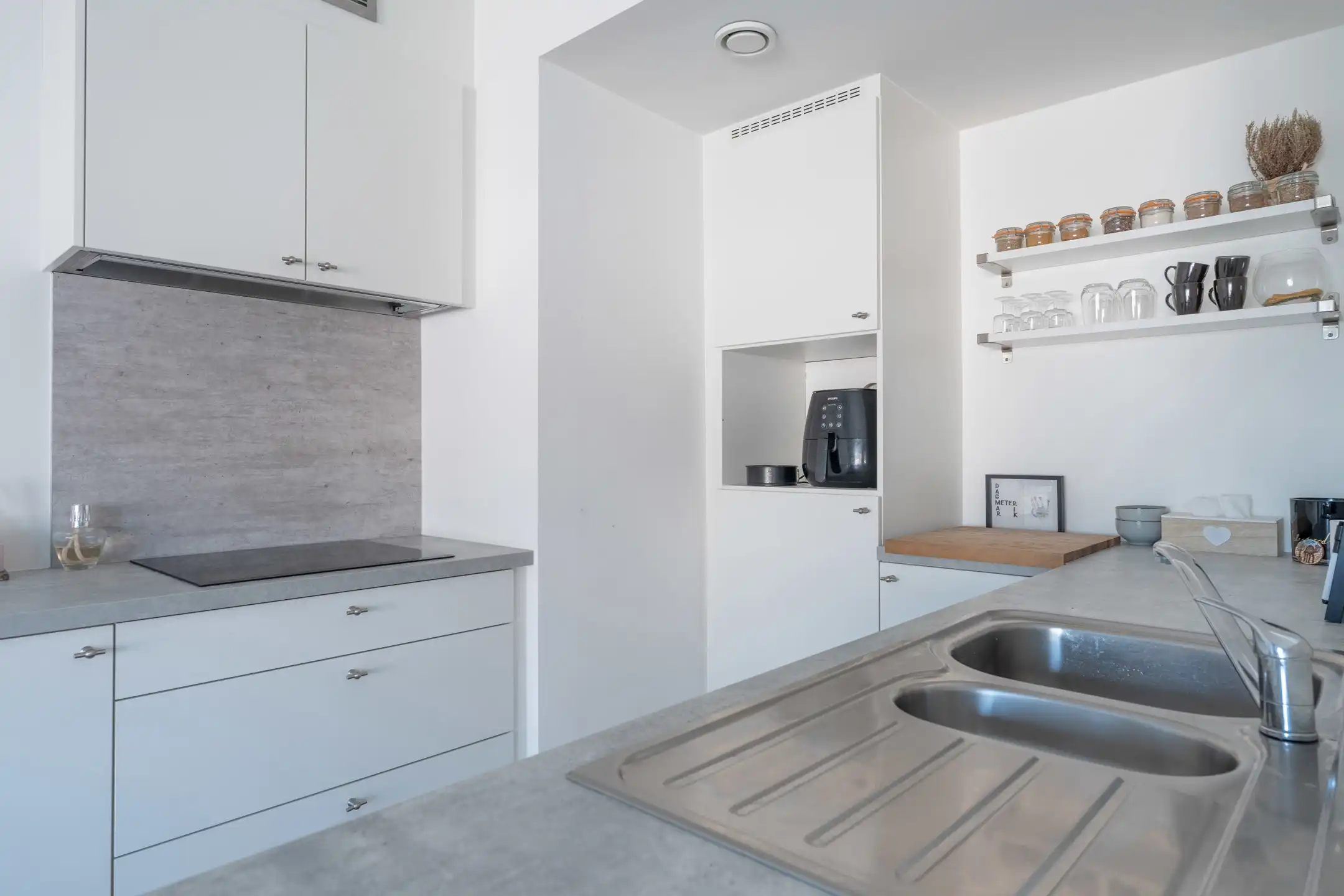 Modern 2-slaapkamer appartement met terras en staanplaats. foto 6