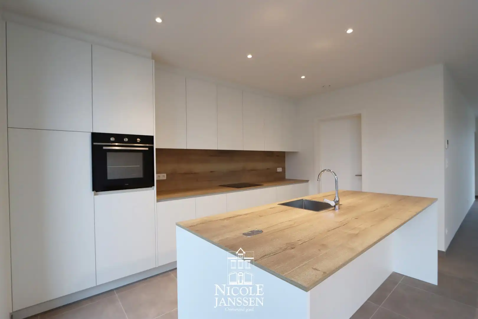 Nieuwbouwwoning met carport foto 6