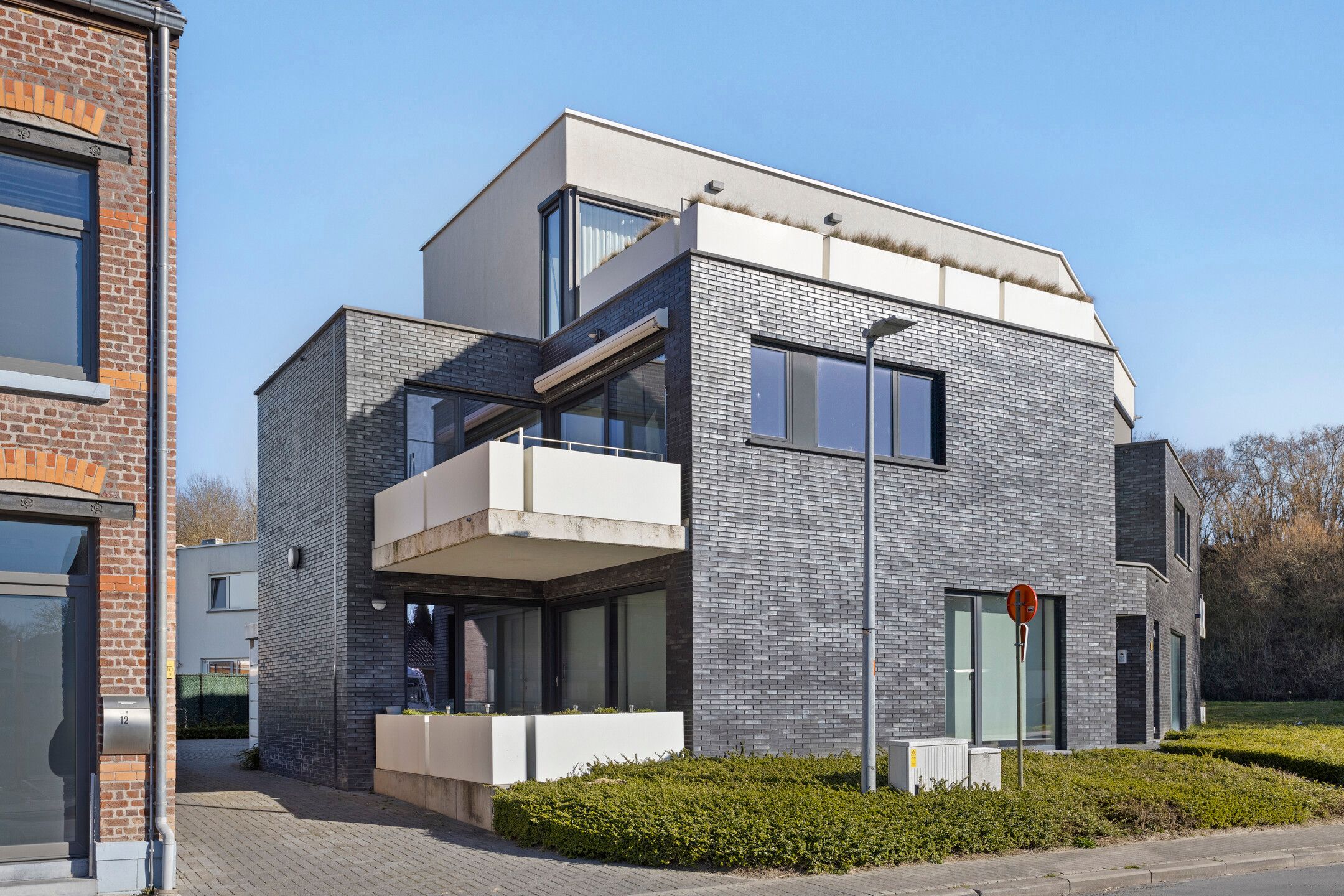 Recent appartement met 2 slpk & parking foto {{pictureIndex}}