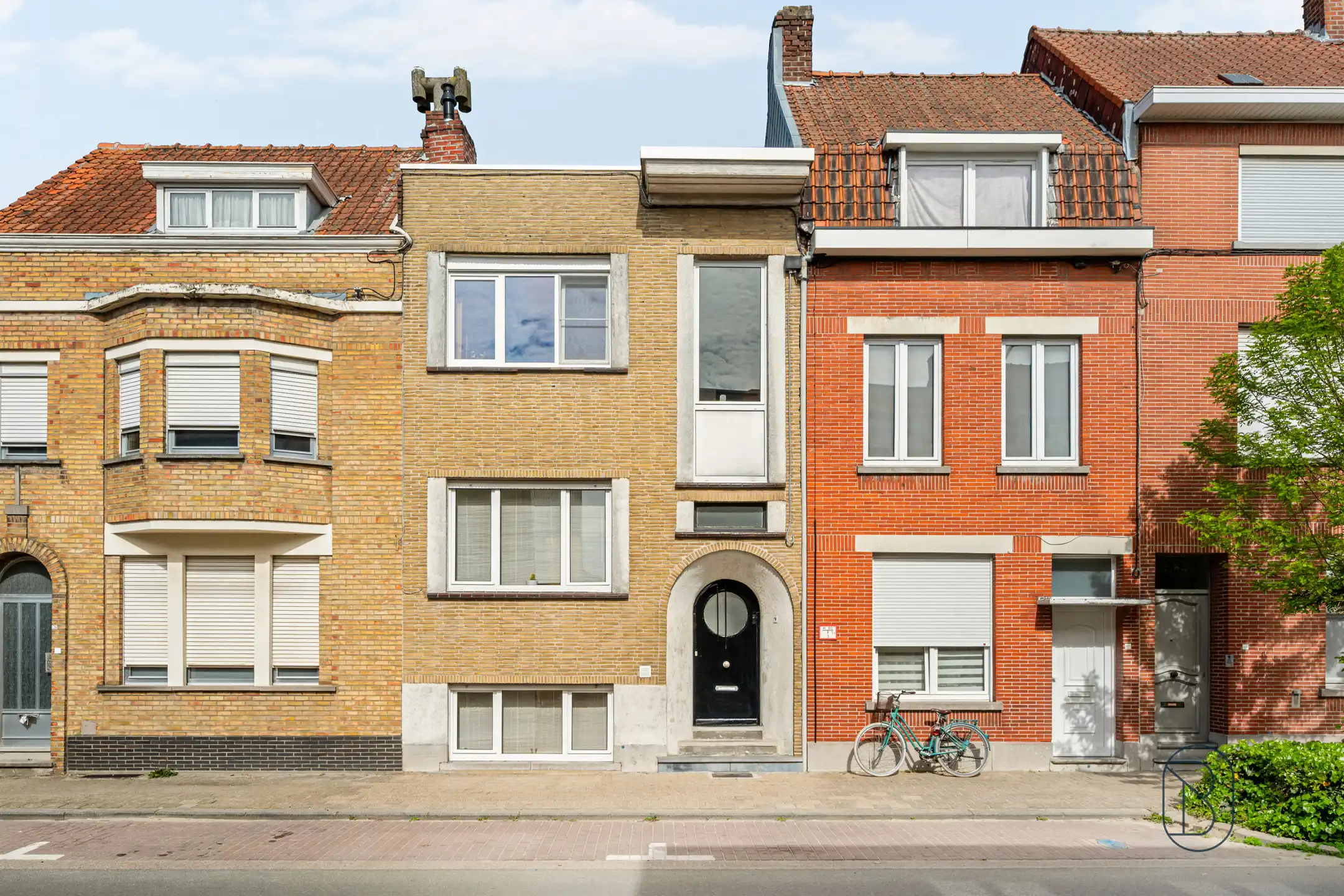 Instapklare woning met zonnige tuin in hartje Kortrijk foto 3