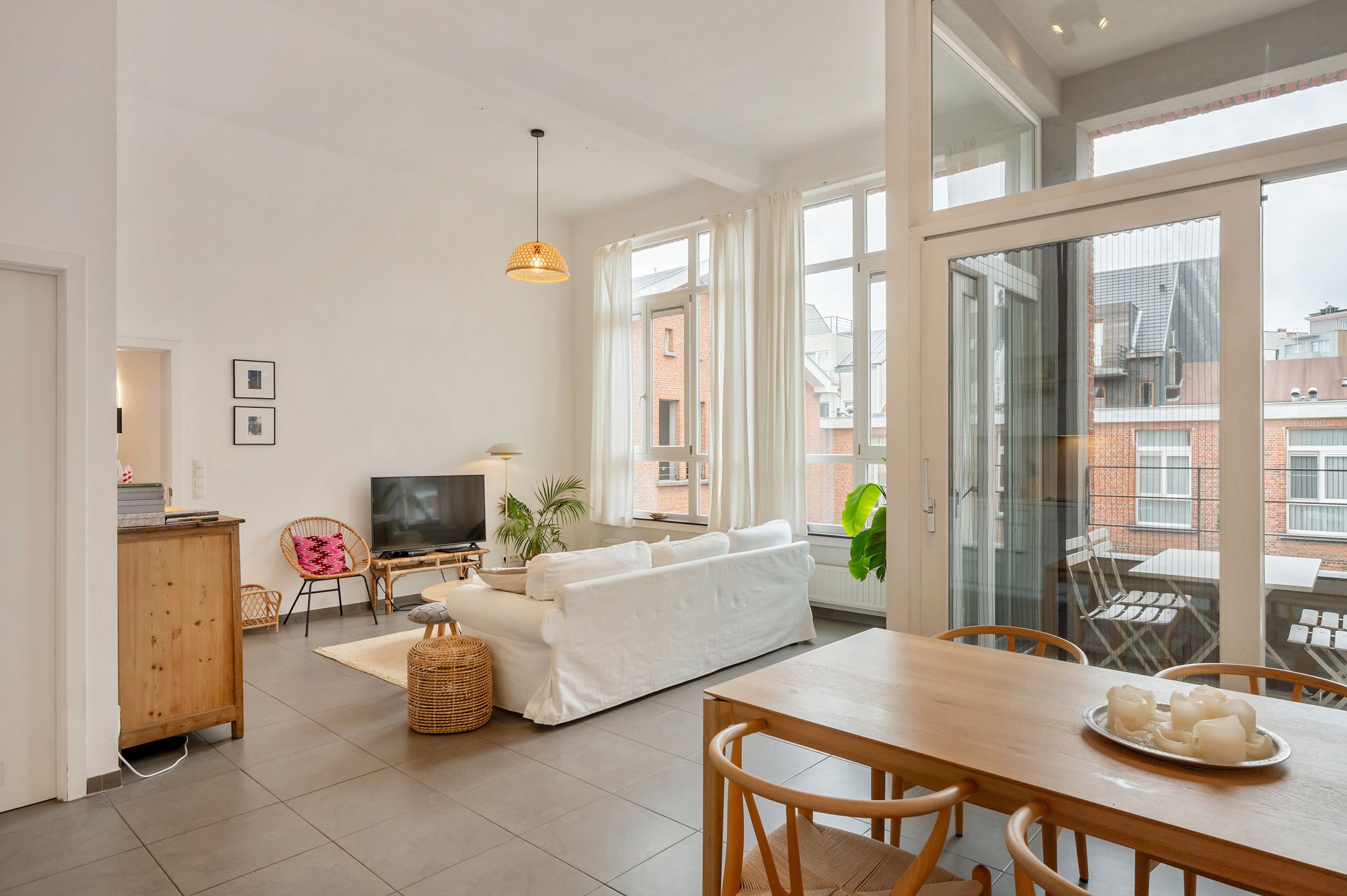   Ruim en modern appartement met gezellig terras. foto 8