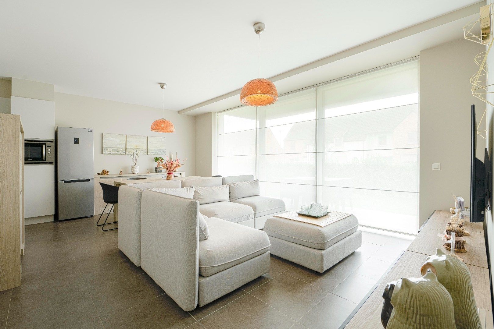 PERFECT INSTAPKLAAR GELIJKVLOERS APPARTEMENT (BJ 2016) foto {{pictureIndex}}
