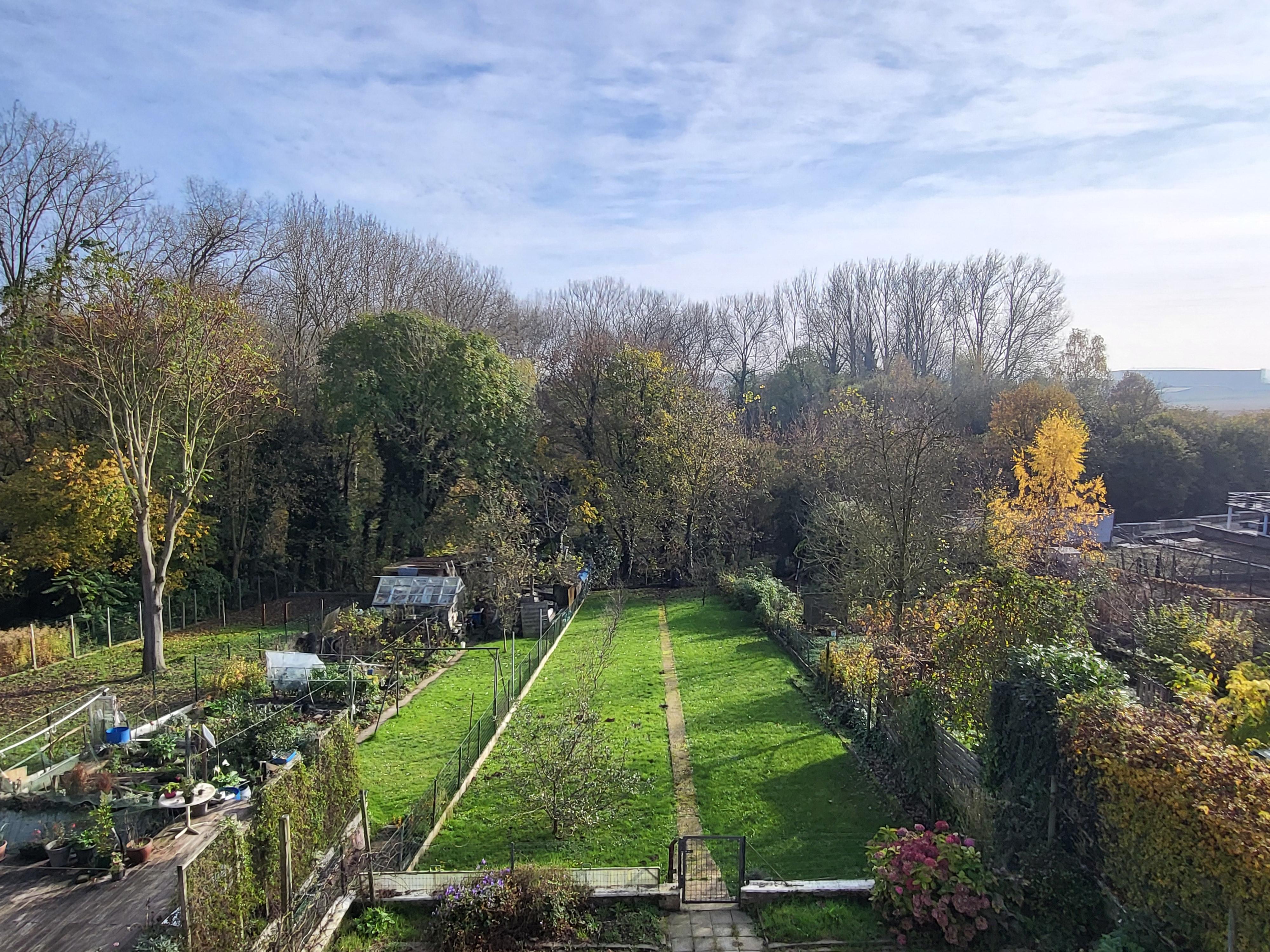 Prachtig onderhouden halfopen bebouwing op 699m² met garage, zonnige tuin en uitzicht op het bos. REGISTRATIE 2% MOGELIJK (akte vanaf januari).  foto 3