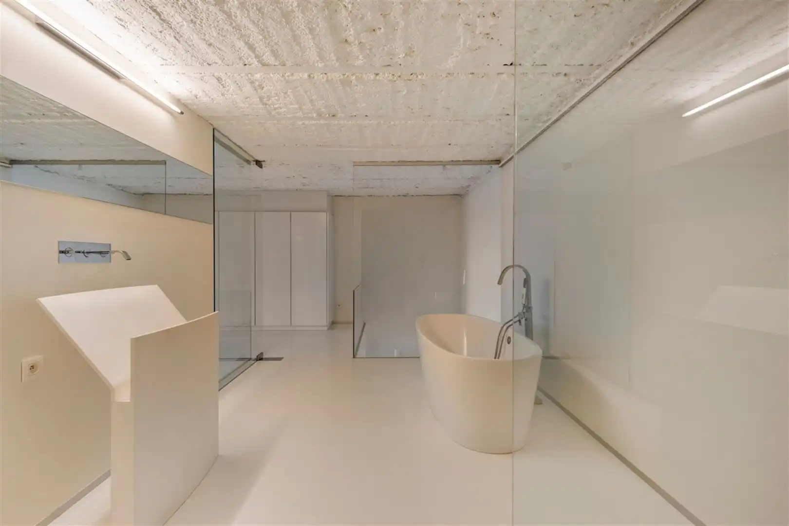 Trendy loft met 2 parkeerplaatsen foto 24