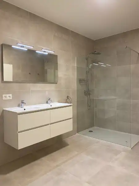 Instapklaar 2 slaapkamer appartement vlakbij centrum foto 6