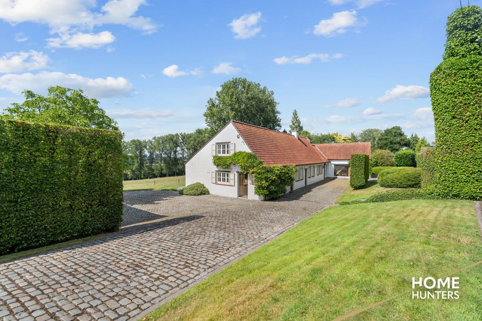 Exclusieve villa met gastenverblijf en panoramische zichten foto 2
