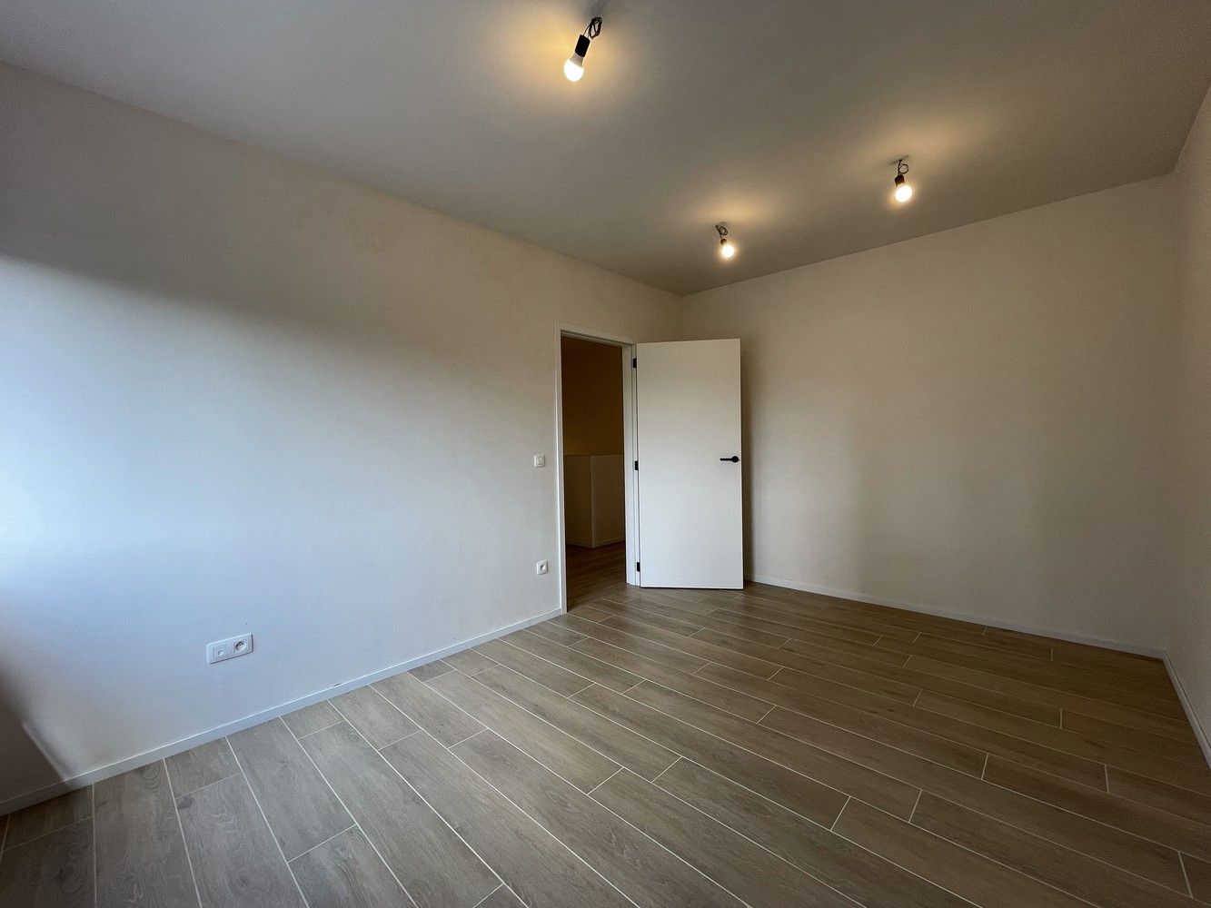 Afgewerkte nieuwbouwwoning met 3 slaapkamers foto 21