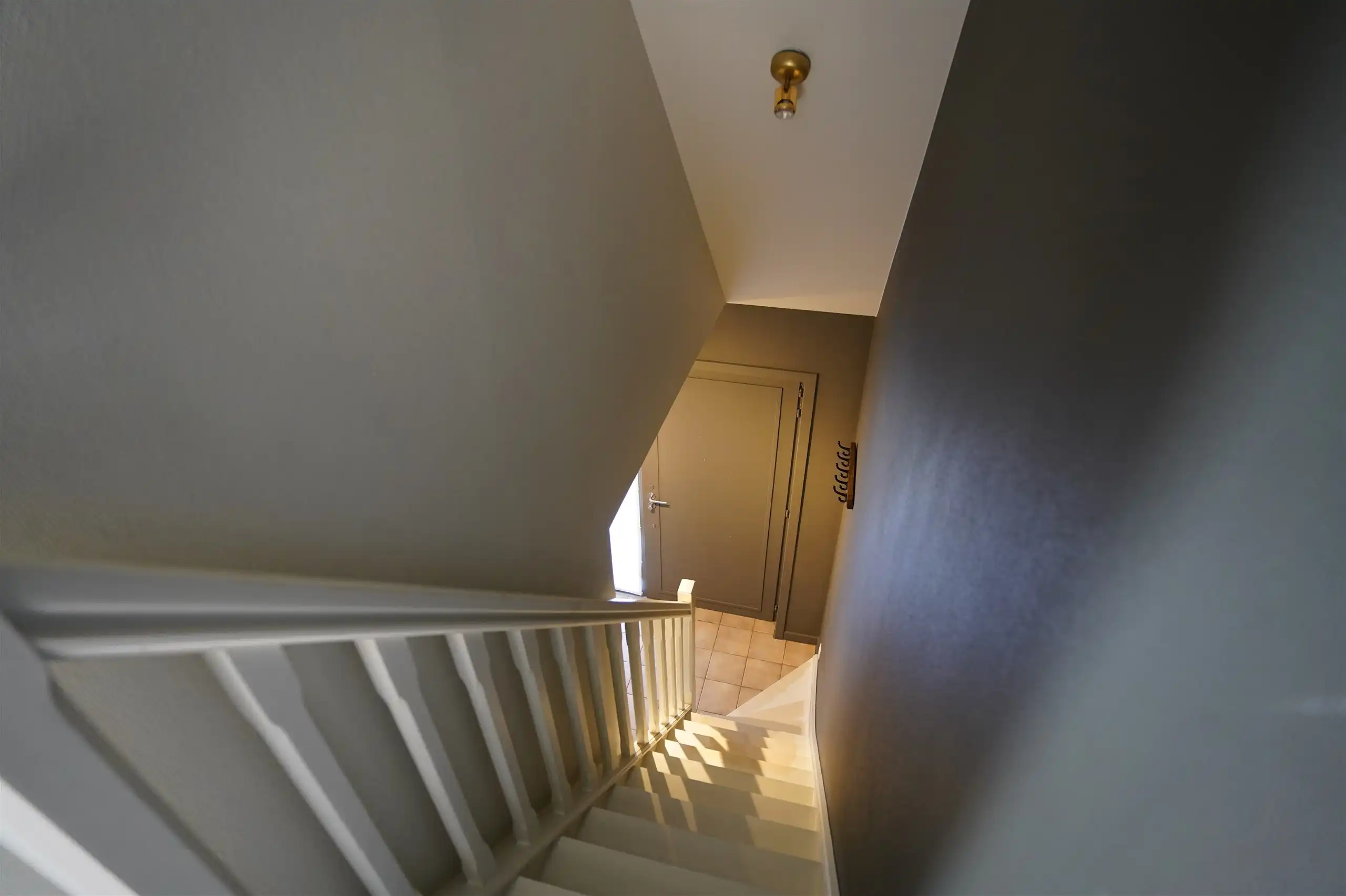 Prettig gelegen halfopen woning met garage en tuin foto 20