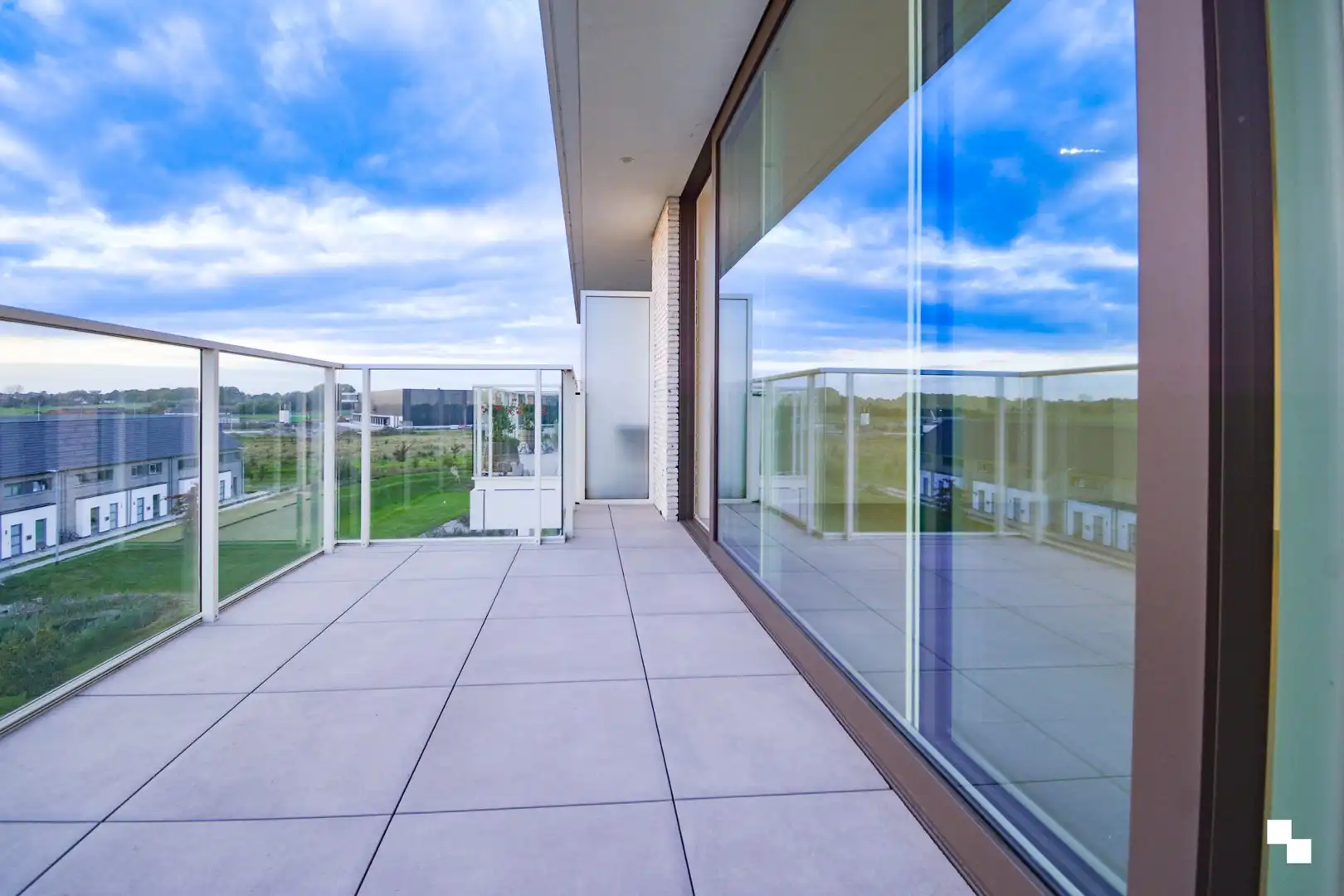 Modern nieuwbouwappartement met groot terras en mooi verzicht aan de rand van Hooglede foto 10