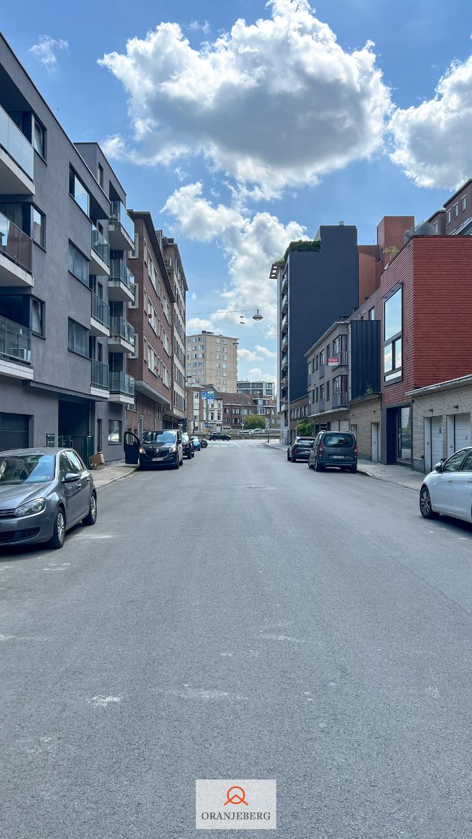 Volledig gerenoveerd 2 slpk appartement met terras foto 21