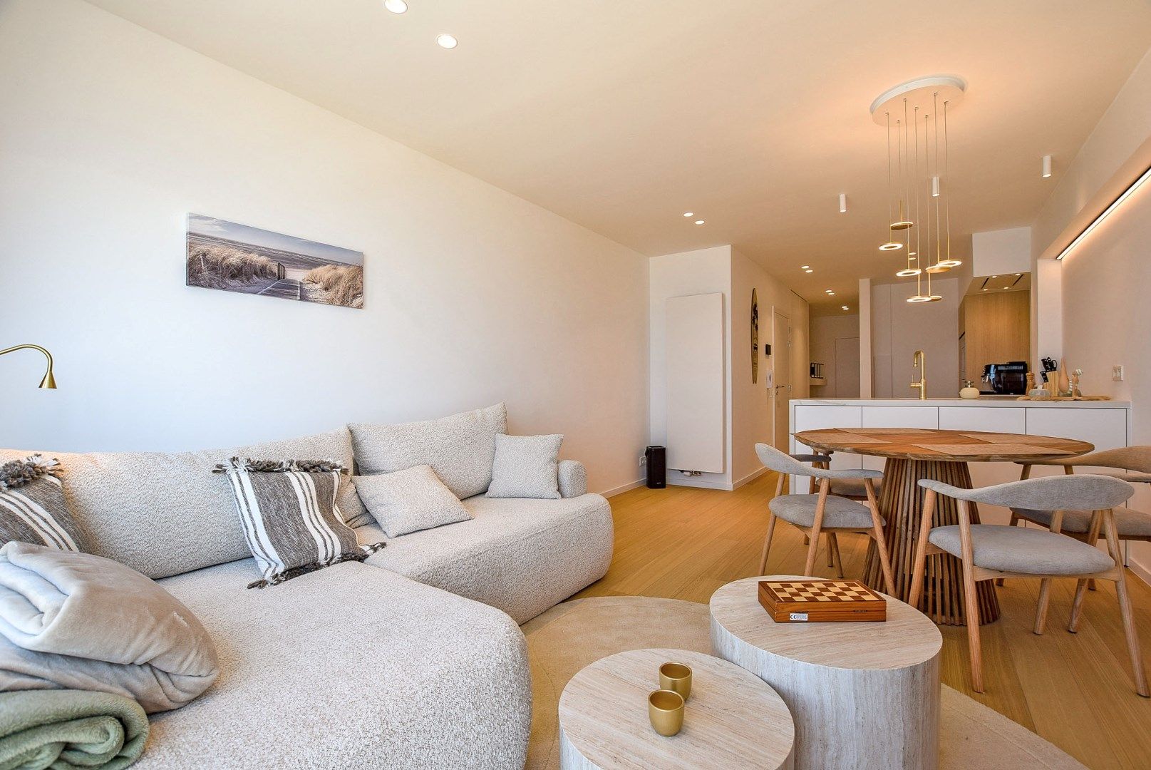Totaal gerenoveerd appartement met FRONTAAL zeezicht te Koksijde -Bad.  foto 6