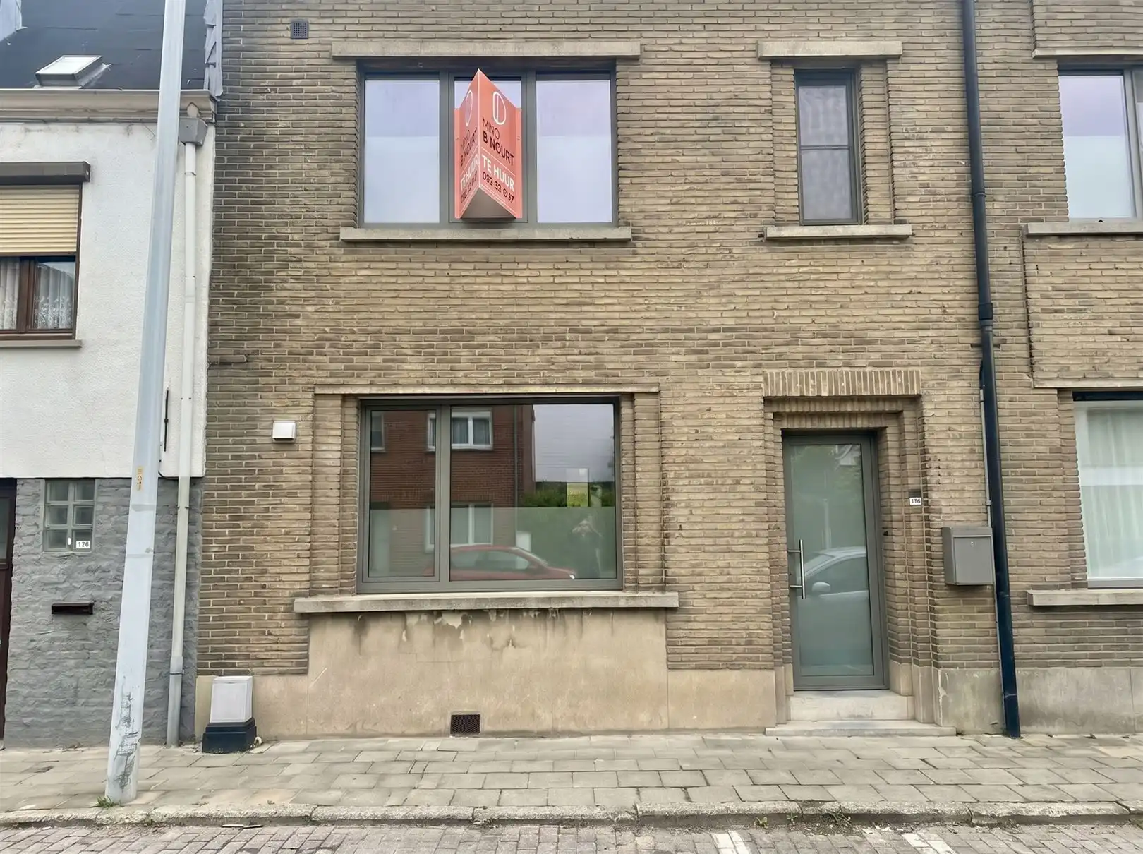 Instapklare gezinswoning te huur met tuin nabij het station foto {{pictureIndex}}