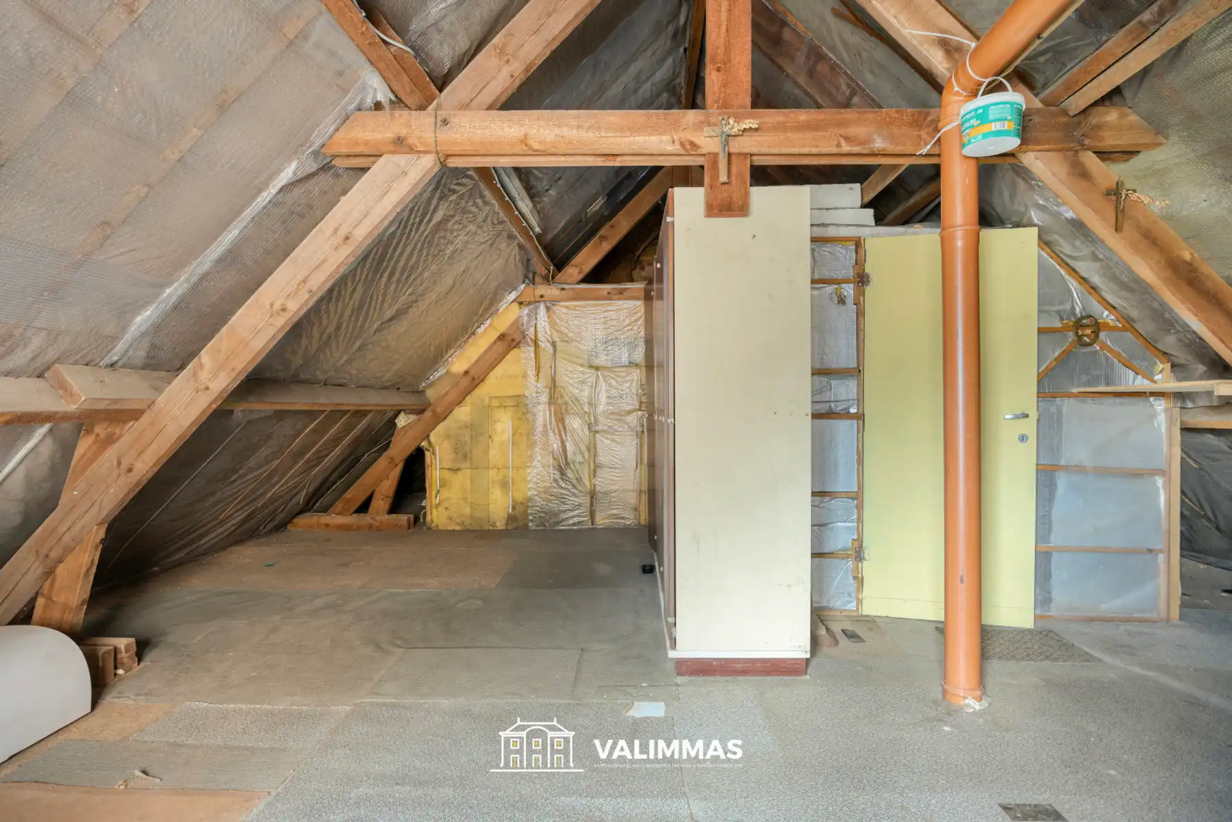 Zeer ruime vrijstaande woning met tuin, garage & bijgebouwen foto 32