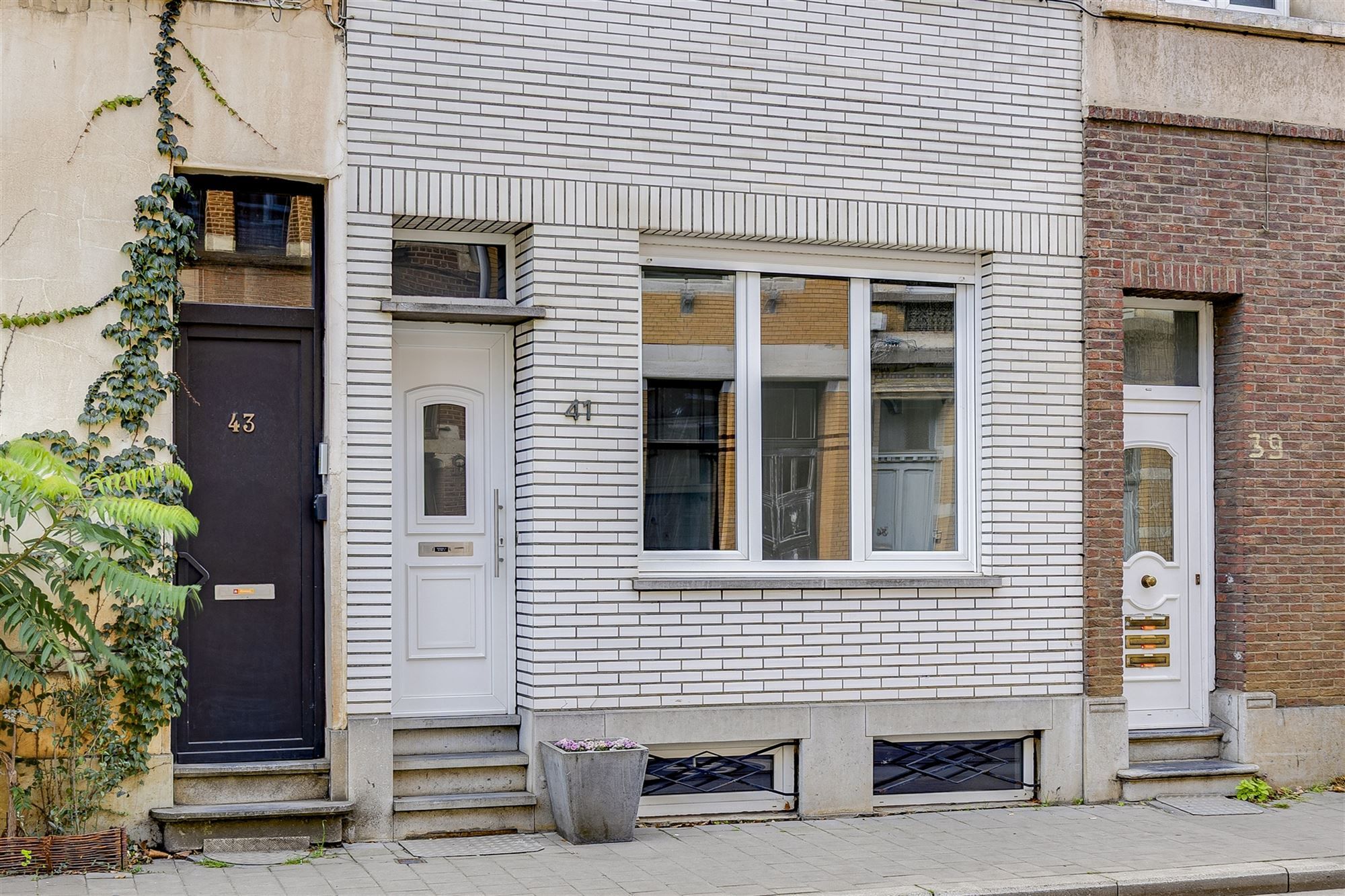 Charmante woning met enorm potentieel in hartje Berchem foto 3