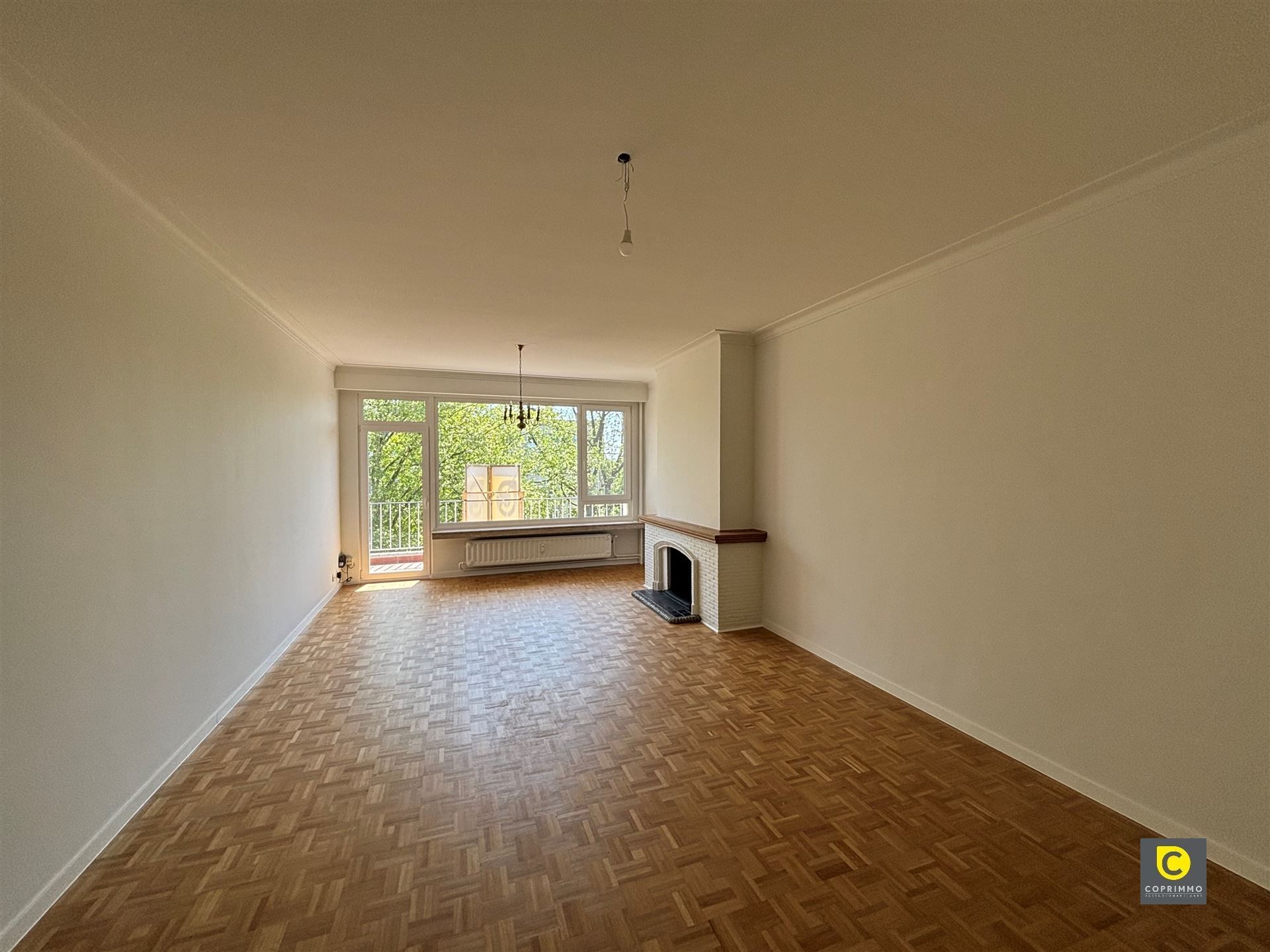 Ruim 2 slpk app met bureel & staanplaats foto 3