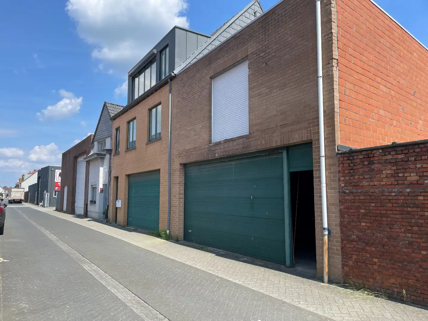 Veelzijdig casco eigendom met magazijn en woonfunctie foto 2