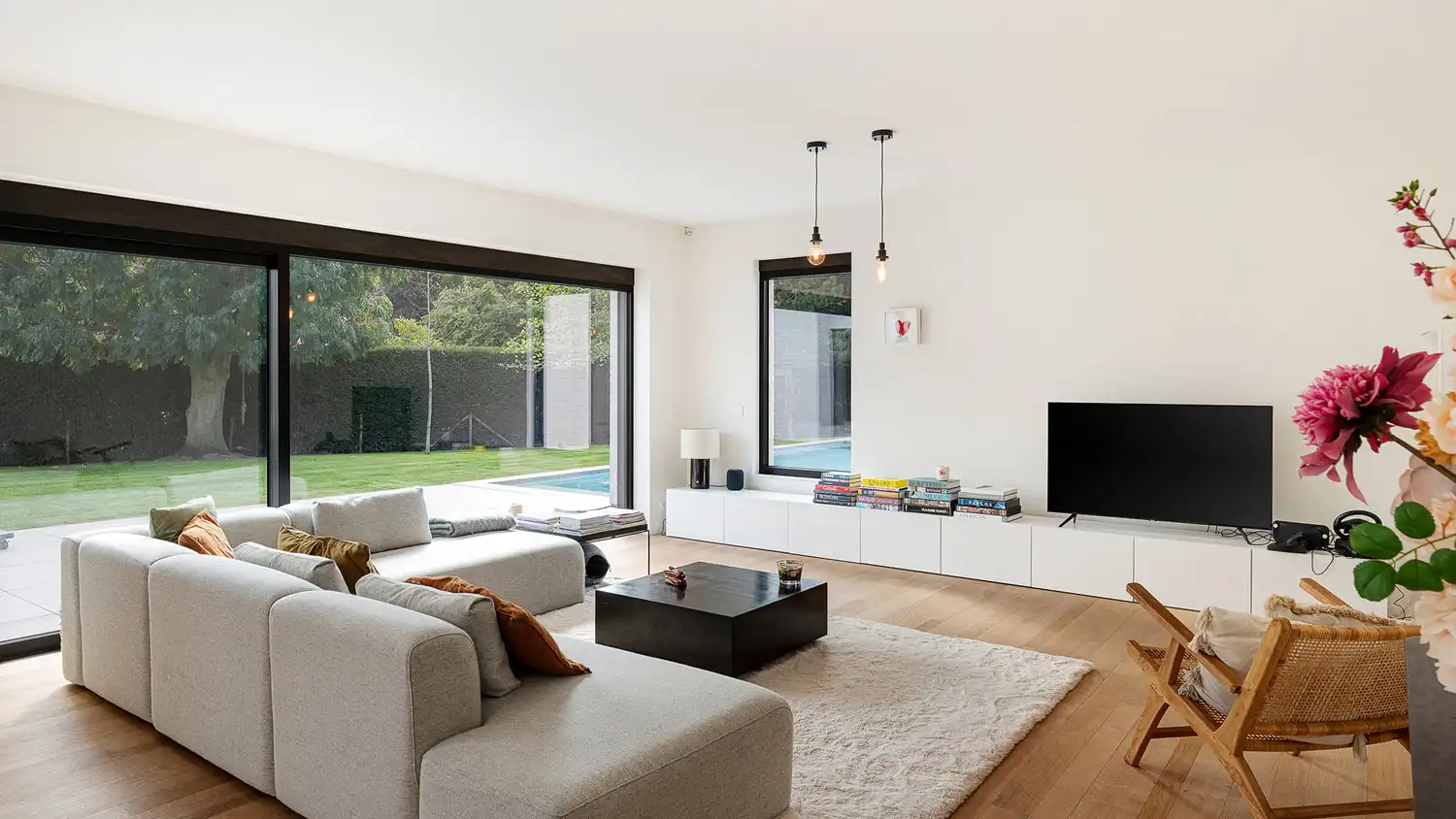 Grote moderne villa met zwembad op uitzonderlijk groot perceel. foto 7