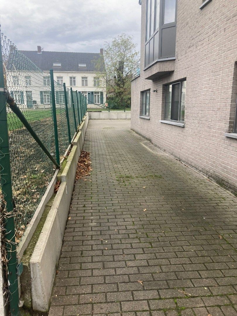 Autostaanplaats, Handzame foto 4