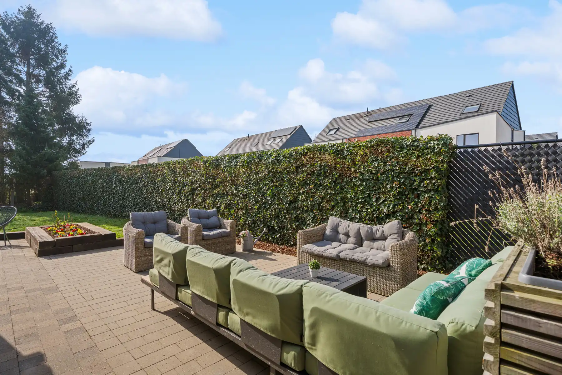 Instapklare halfopen bebouwing met zonnige tuin nabij centrum Lokeren foto 14