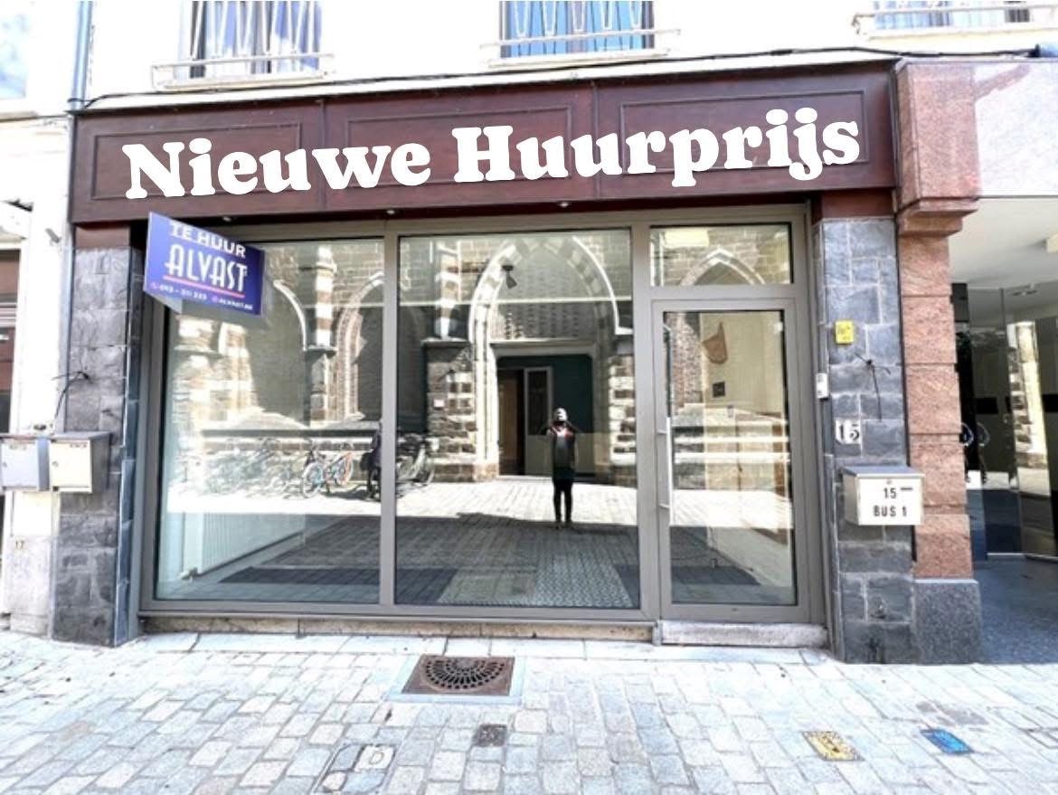 Handelsgelijkvloers in het centrum van Diest foto {{pictureIndex}}