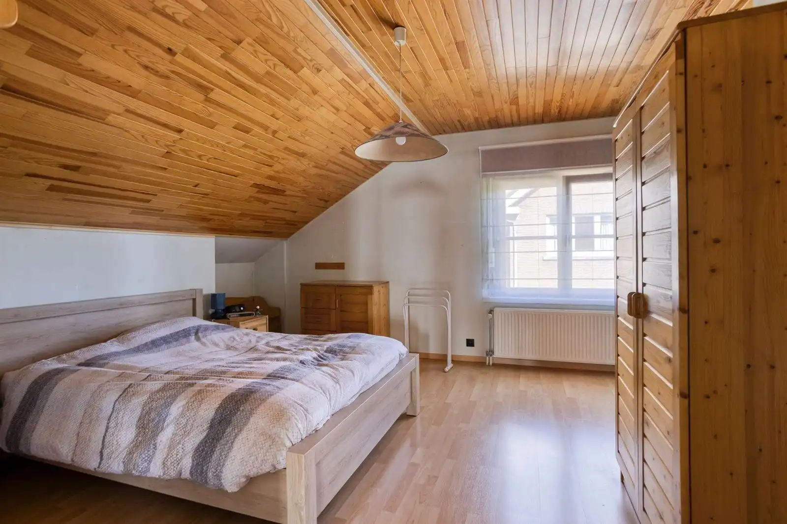 Zeer ruime woning (400m²) met 4 slaapkamers + 2 badkamers  foto 19