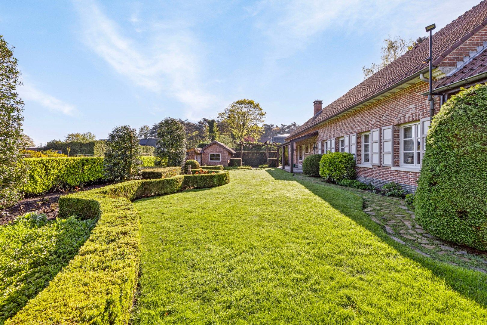 Ruim ingedeelde, goed onderhouden villa op een rustige locatie. foto 30