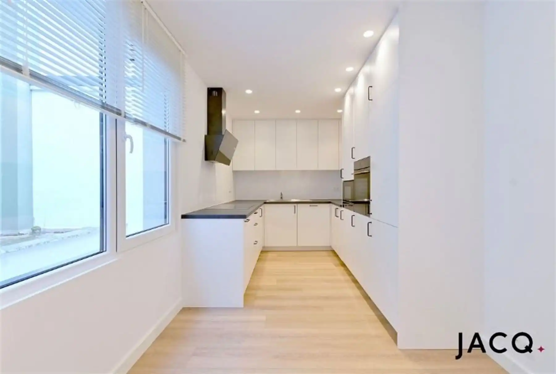 Gerenoveerde woning met 3 slaapkamers te Berchem! foto 6