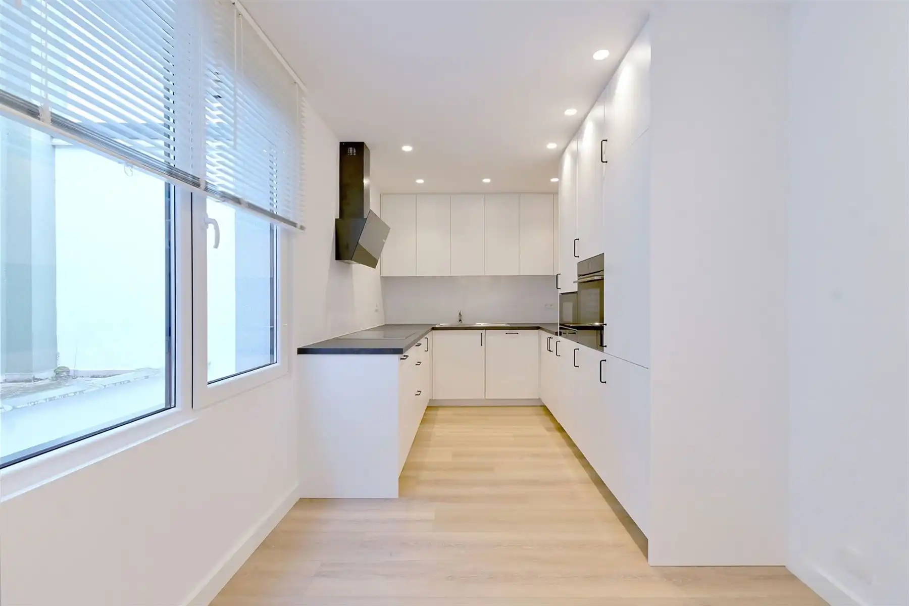 Gerenoveerde woning met 3 slaapkamers te Berchem! foto 6