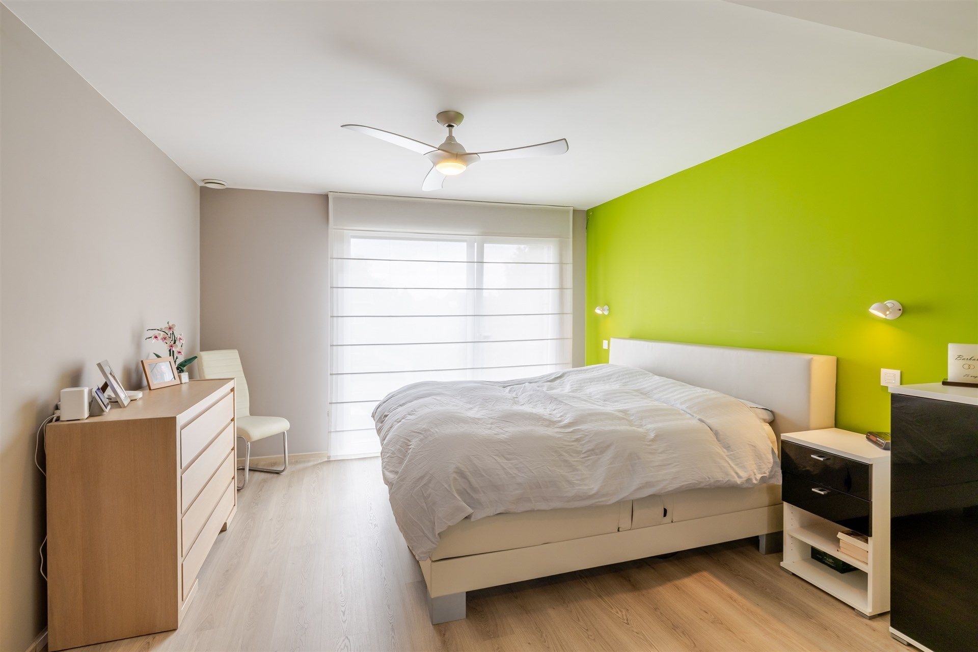 Bemeubelde ruime energiezuinige woning met grote tuin. foto 19
