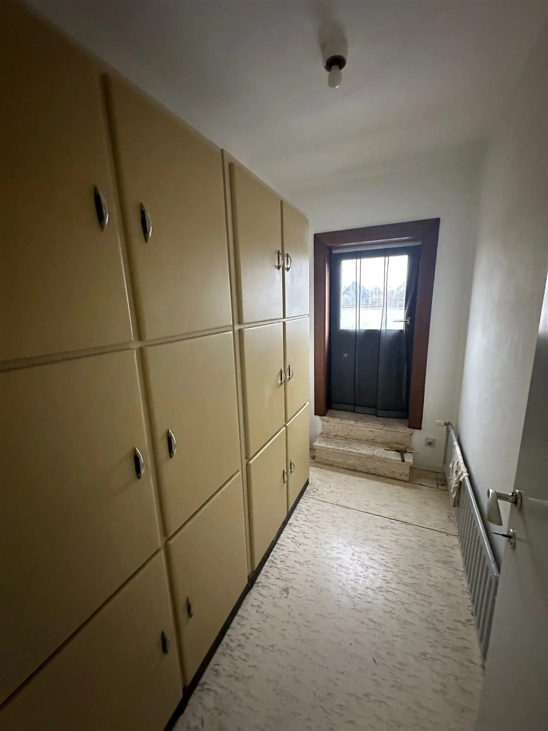 Ruim appartement met 3 slaapkamers boven handelszaak, vlot bereikbaar gelegen foto 12