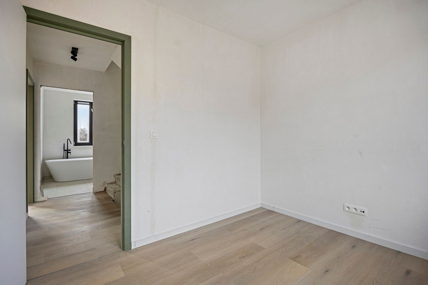 Nieuwbouwwoning met 5 slaapkamers en 1 badkamer. foto 16