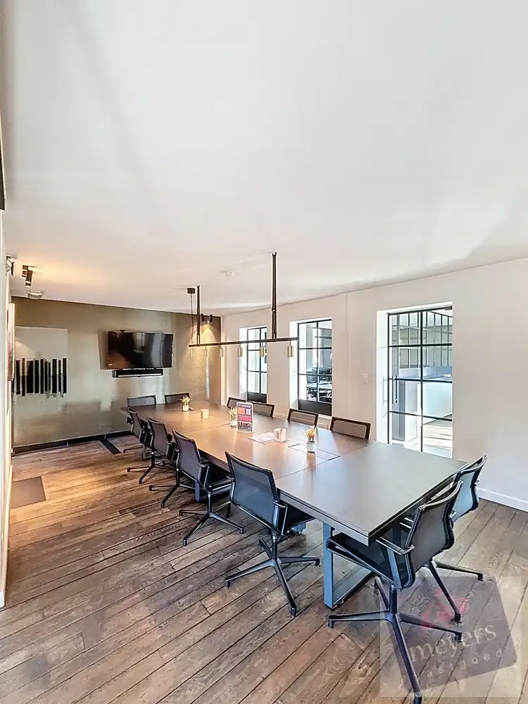 Veelzijdig commercieel pand met 14 parkeerplaatsen op topligging in Hasselt foto 7