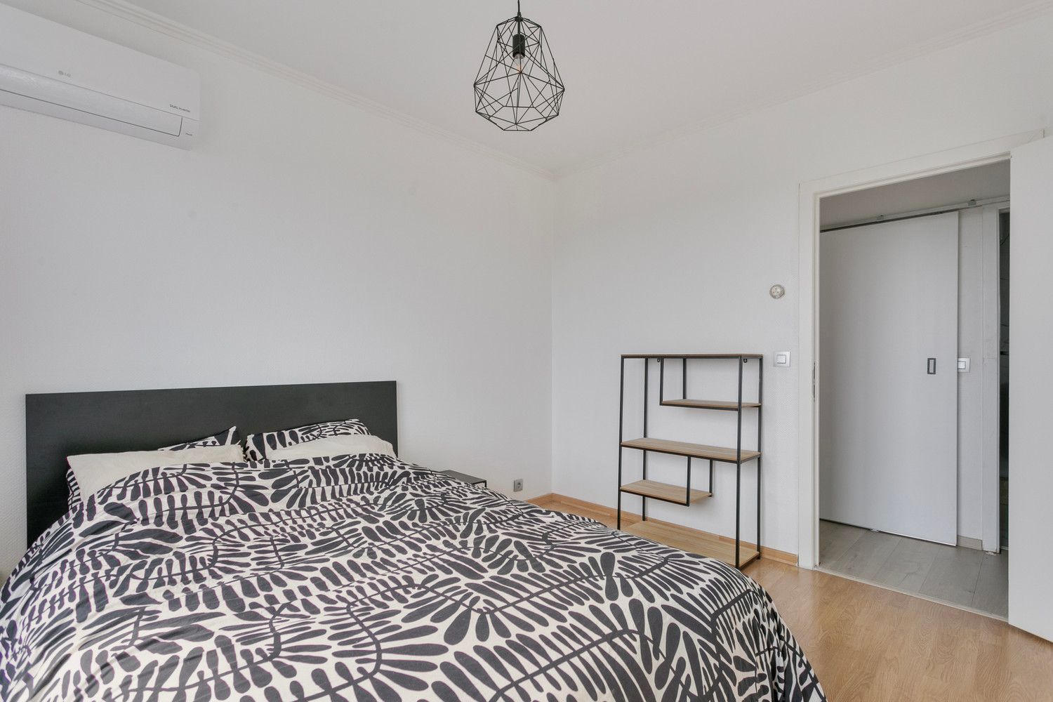 Instapklaar appartement met prachtig uitzicht over Genk! foto 13