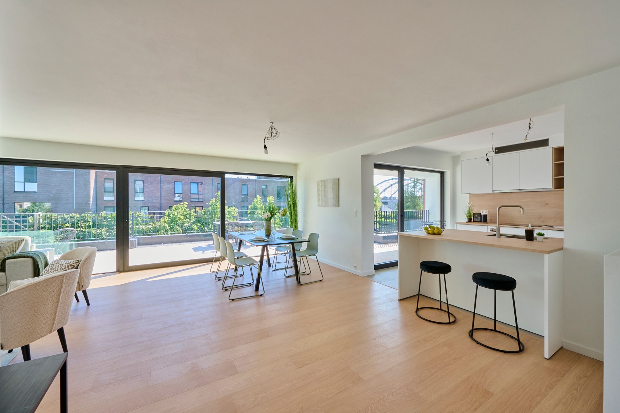 Volledig vernieuwd ruim appartement met 3 slaapkamers foto 4