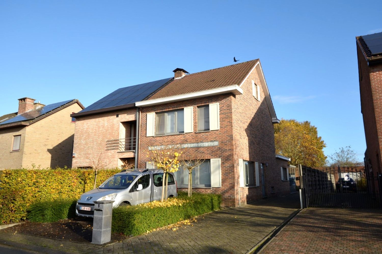 INSTAPKLARE WONING MET TUIN EN GARAGE! foto {{pictureIndex}}