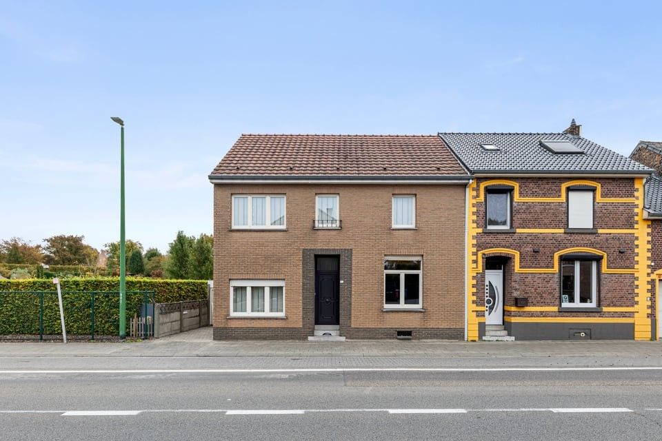 Hoofdfoto van de publicatie: TE RENOVEREN GEZINSWONING MET GARAGE IN HET CENTRUM VAN GINGELOM