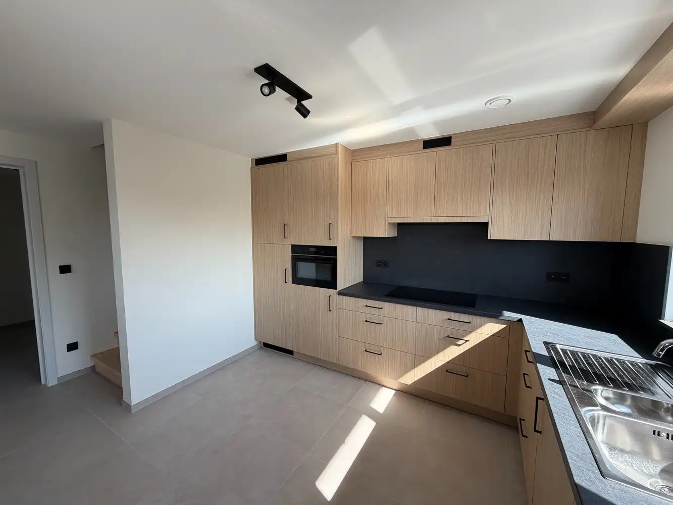 Zeer ruim appartement te huur foto 5