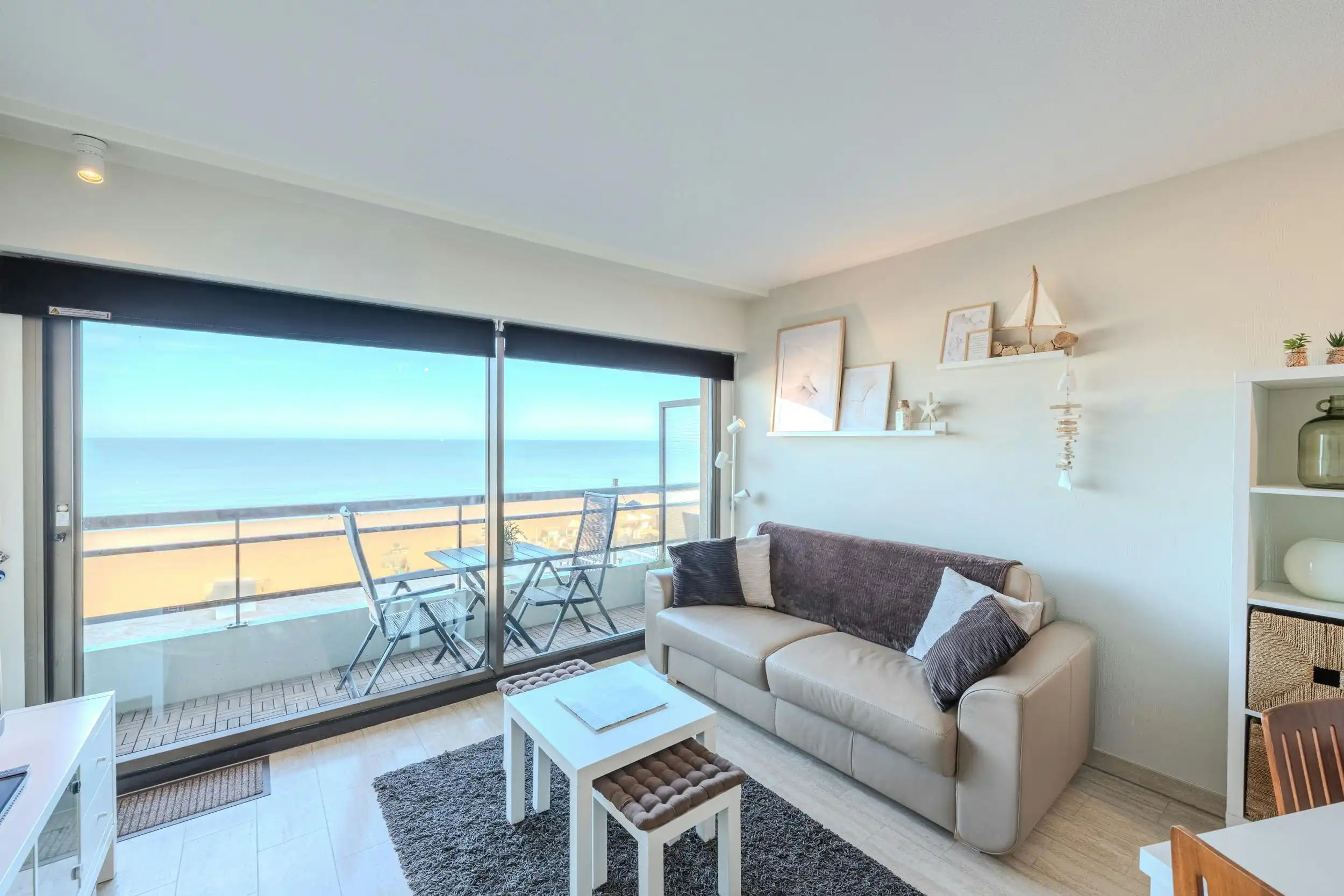 Lichtrijke studio met terras en fenomenaal frontaal zeezicht te koop! foto 6