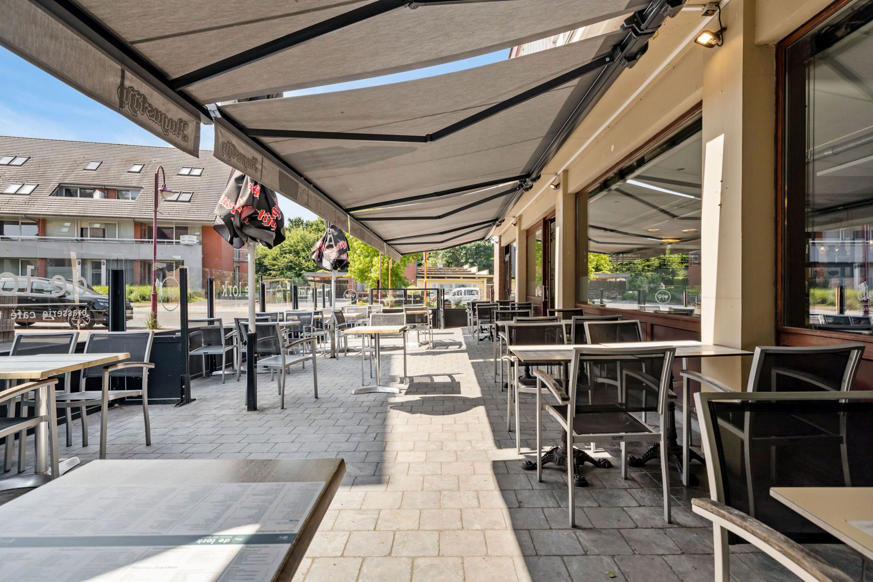 Goeddraaiend restaurant/brasserie met grote woongelegenheid foto 12