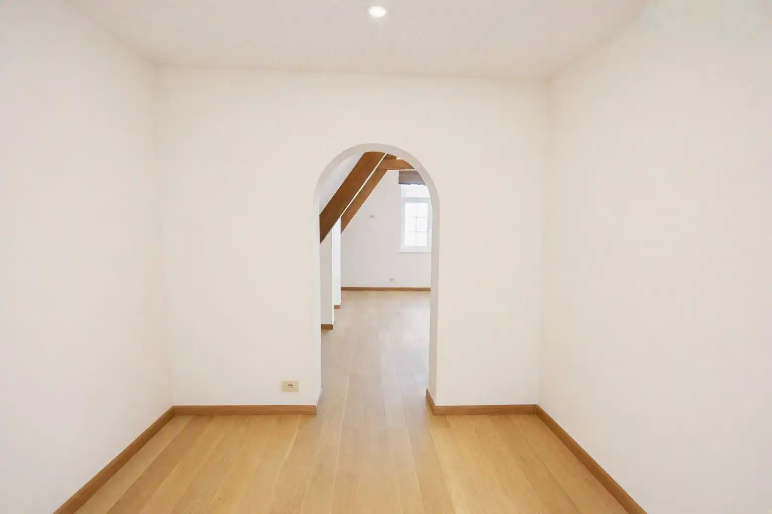 Tijdloze villa met uitzonderlijke vergezichten op een residentiële locatie. foto 25