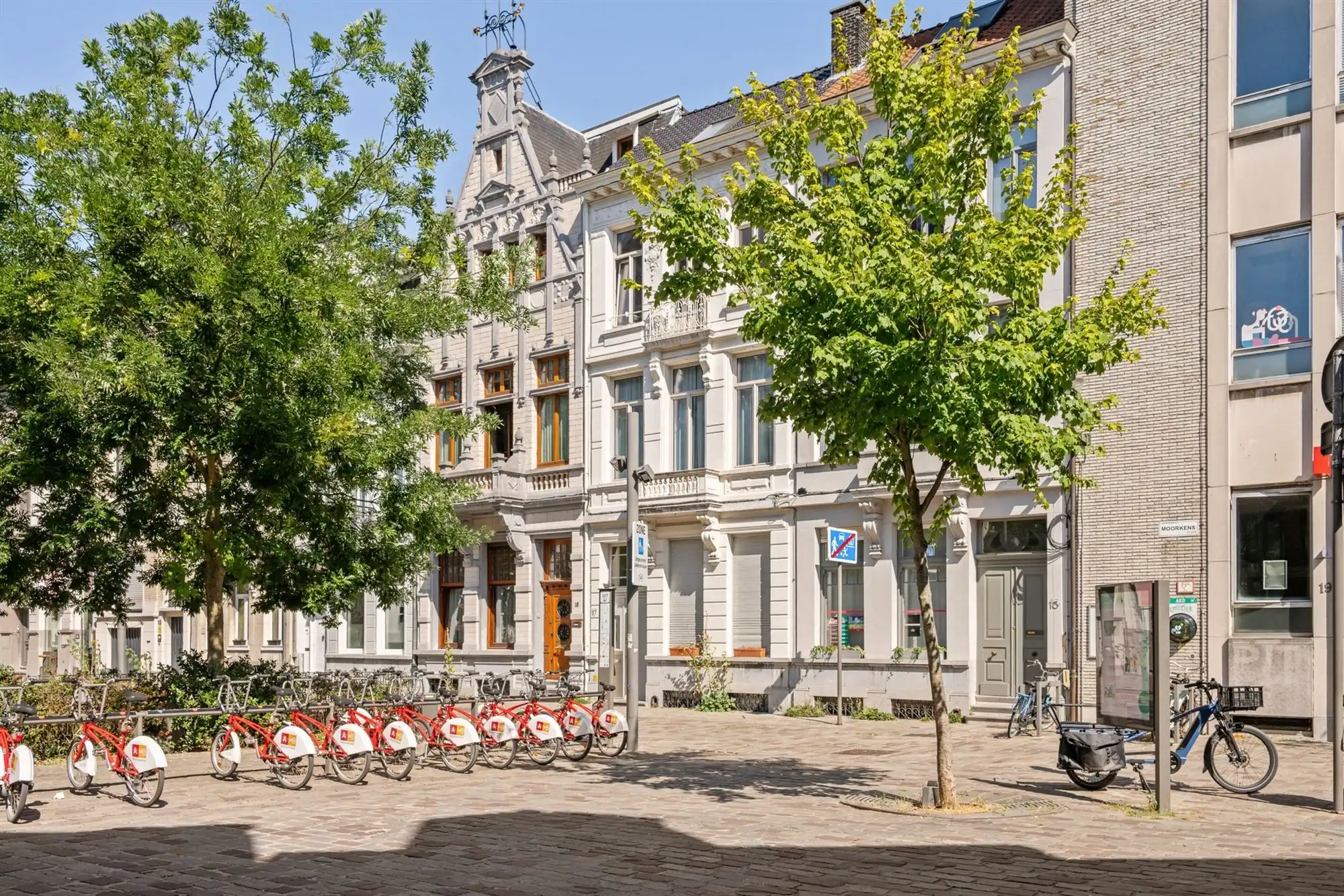 Statige neo-classicistische herenwoning met idyllische tuin foto 30