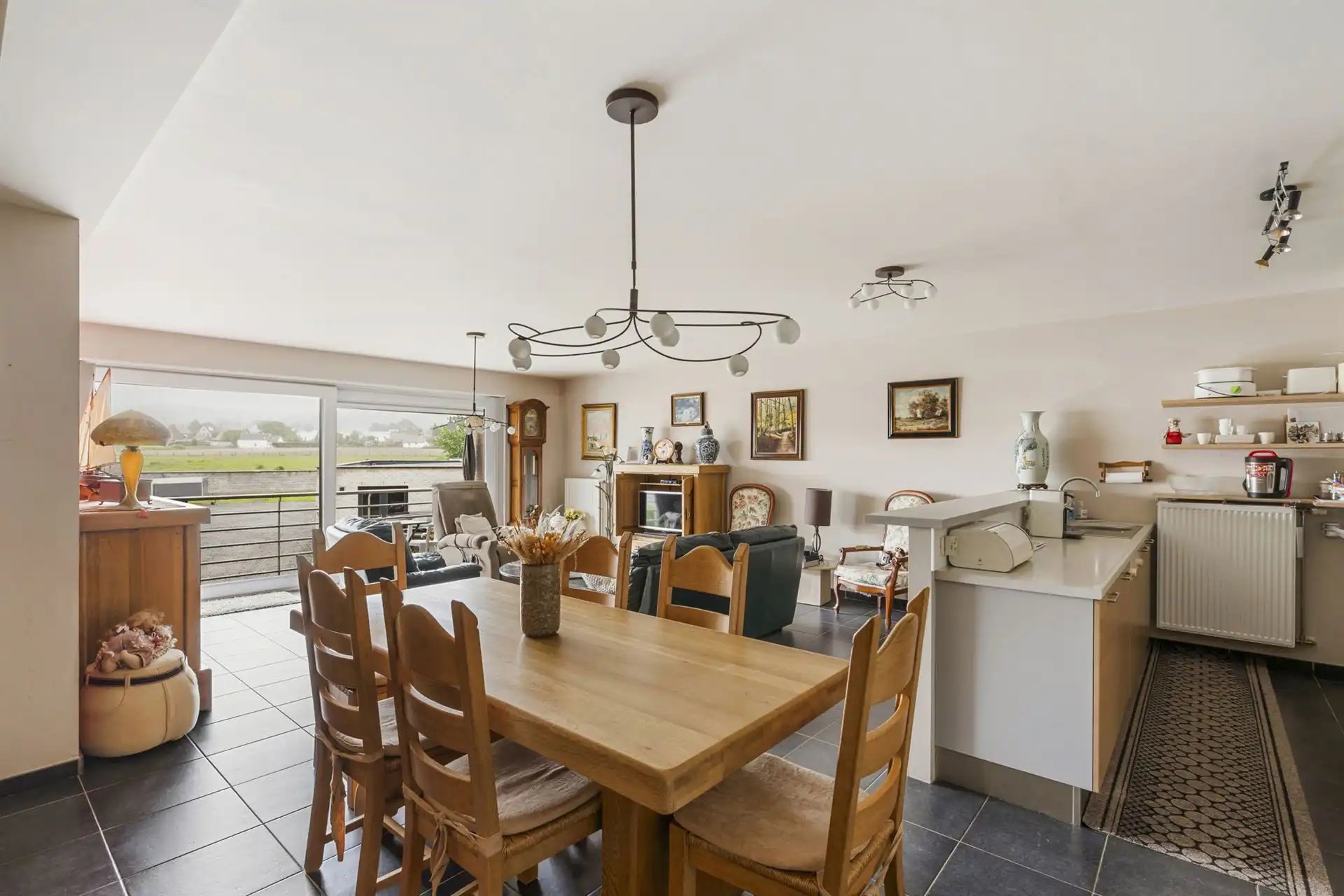 Appartement met terras, mooi zicht en garagebox foto 4