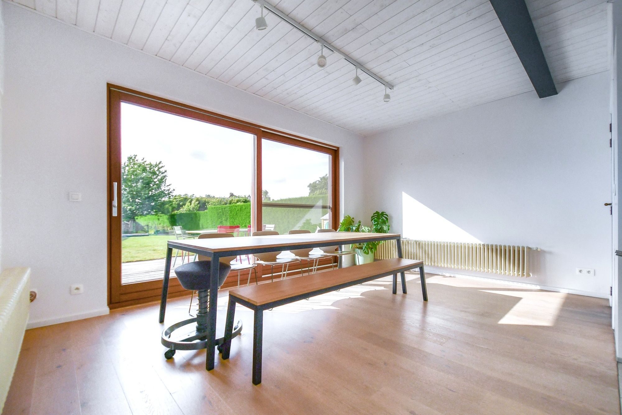 Trendy vernieuwde woning met uitbouw en grote tuin op uiterst rustige, doch centrale ligging. foto 7