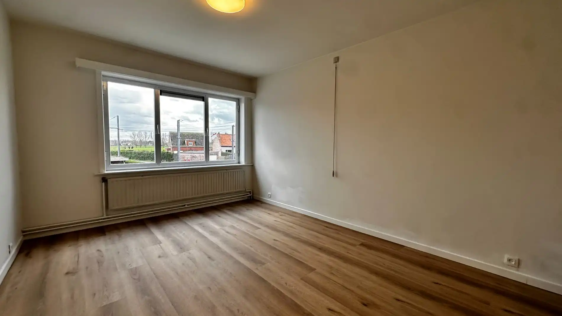 Gerenoveerde rijwoning te huur in Zele foto 8