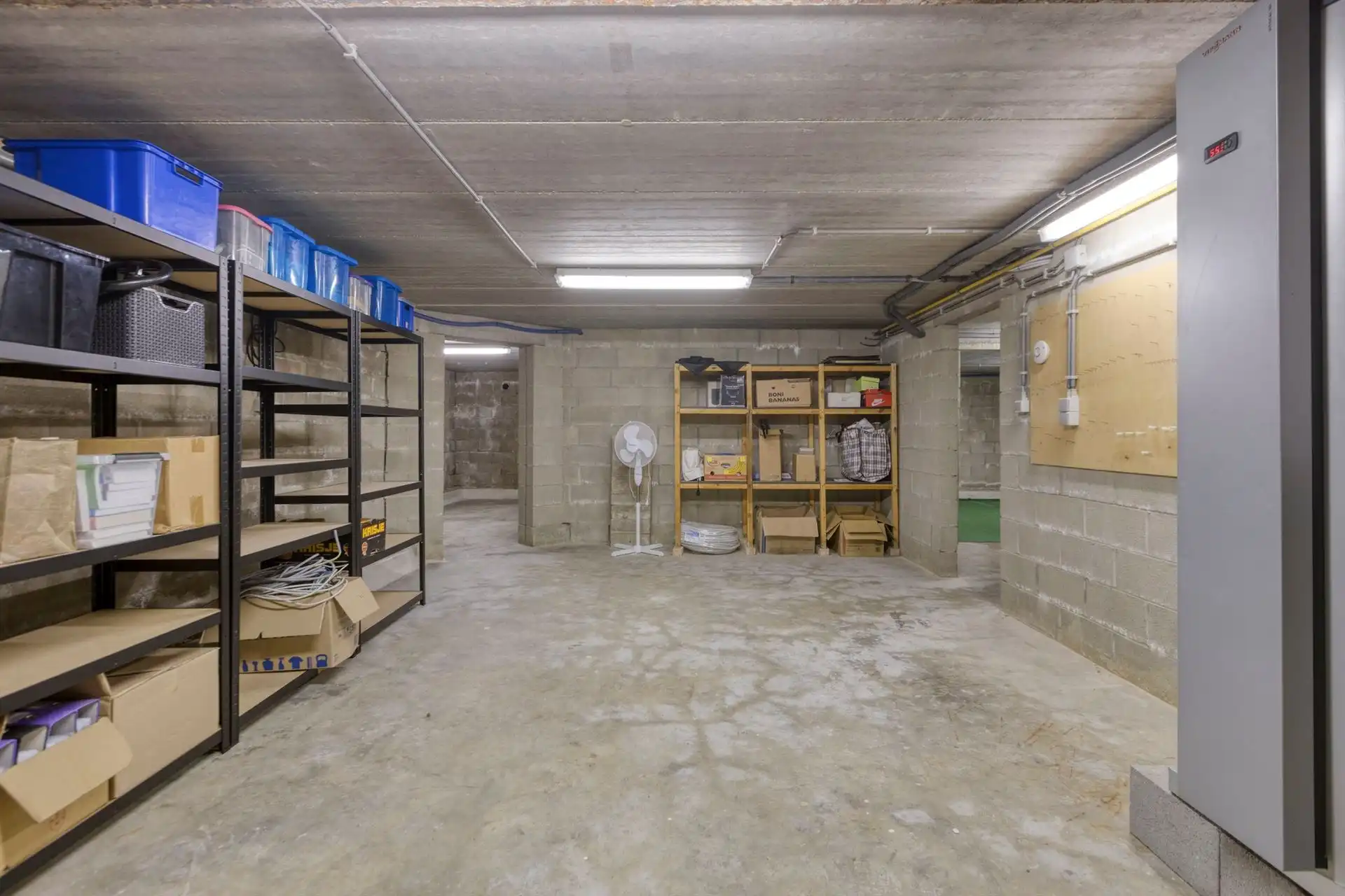 Gerenoveerde en energiezuinige woning met hoogwaardige afwerking in een rustige woonwijk te Wiemesmeer foto 18